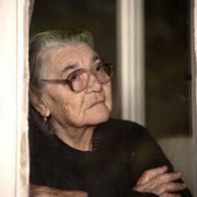 Alte Frau Wartend Am Fenster